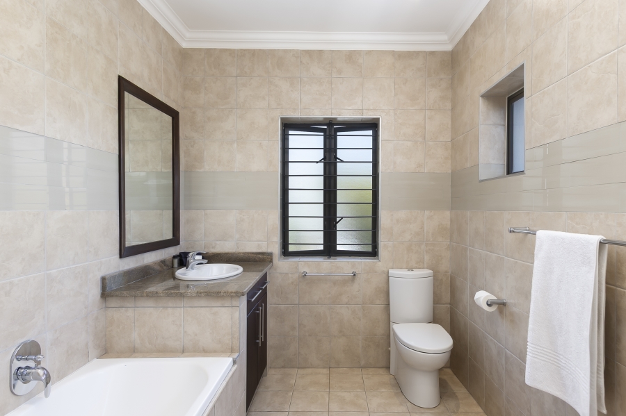 To Let 4 Bedroom Property for Rent in Heldervue Western Cape